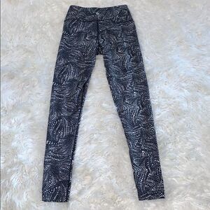 Manduka Dot Swept Jacquard Essential Leggings